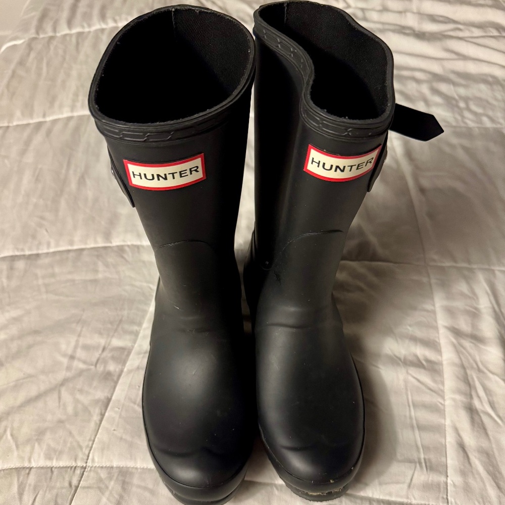 Black SHORT hunter women’s boots size 6US